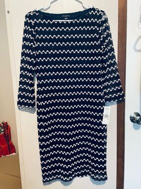 Sharagano Navy and White Zigzag Knit Sheath Dress with 3/4 Sleeves